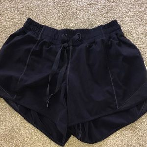 Lululemon size 4 tie front hotty hot shorts in purple
